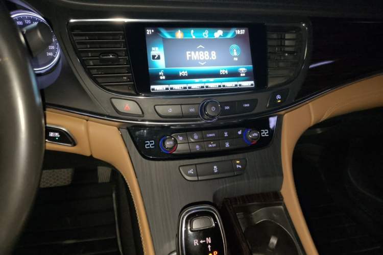 Used Buick LaCrosse 2018 28T Elite Edition Audio And AC Panel