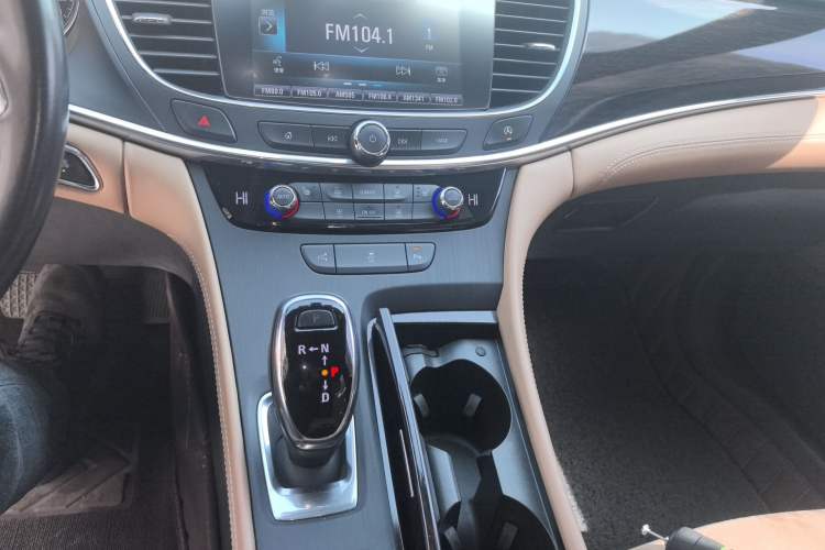Used Buick LaCrosse 2018 28T Elite Edition Audio And AC Panel