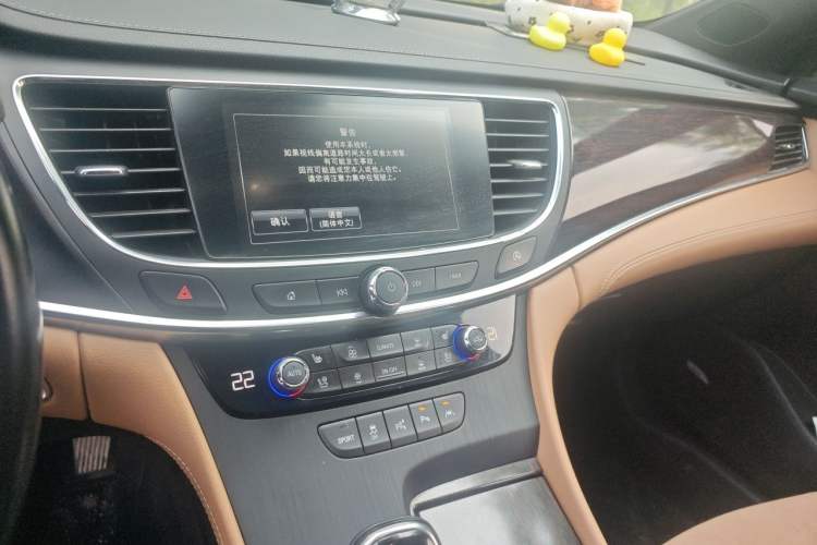 Used Buick LaCrosse 2018 28T Luxury Model Audio And AC Panel