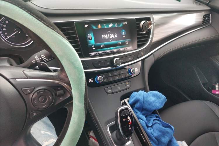 Used Buick LaCrosse 2018 20T Elite Edition Audio And AC Panel