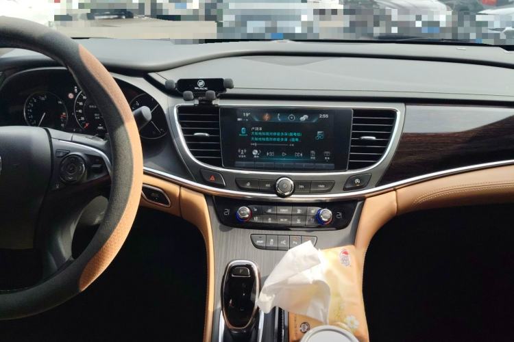 Used Buick LaCrosse 2018 28T Luxury Model Audio And AC Panel