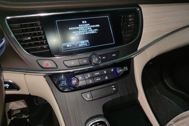 Used Buick LaCrosse 2018 30H Luxury Edition Audio And AC Panel