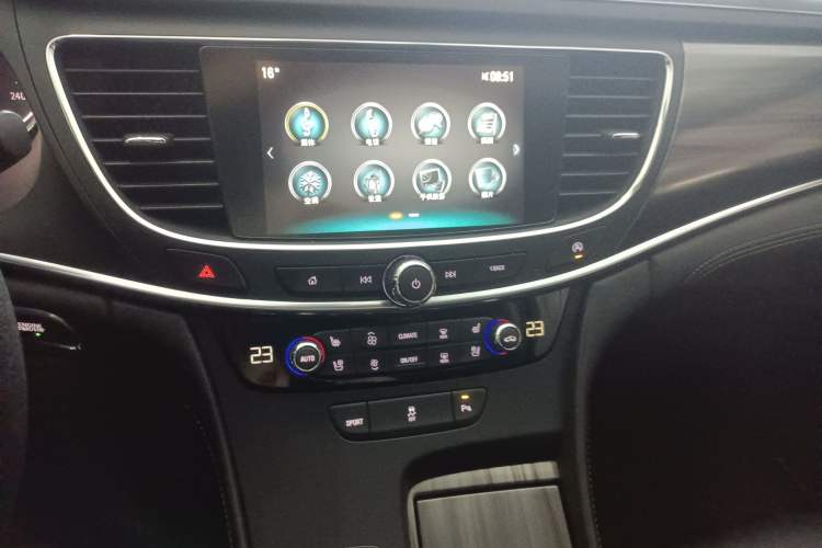 Used Buick LaCrosse 2018 20T Elite Edition Audio And AC Panel