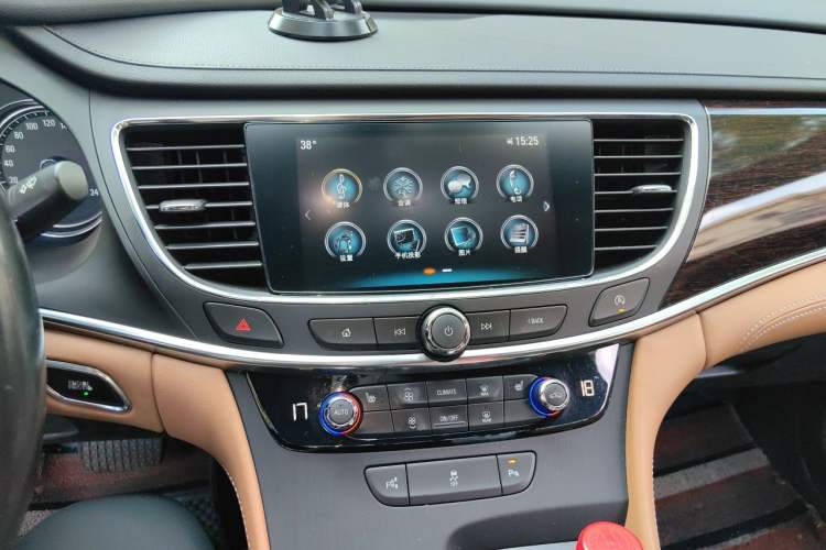 Used Buick LaCrosse 2018 28T Elite Edition Audio And AC Panel