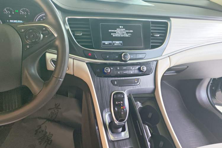 Used Buick LaCrosse 2018 30H Elite Edition Audio And AC Panel