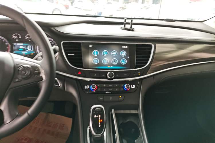 Used Buick LaCrosse 2018 20T Elite Edition Audio And AC Panel