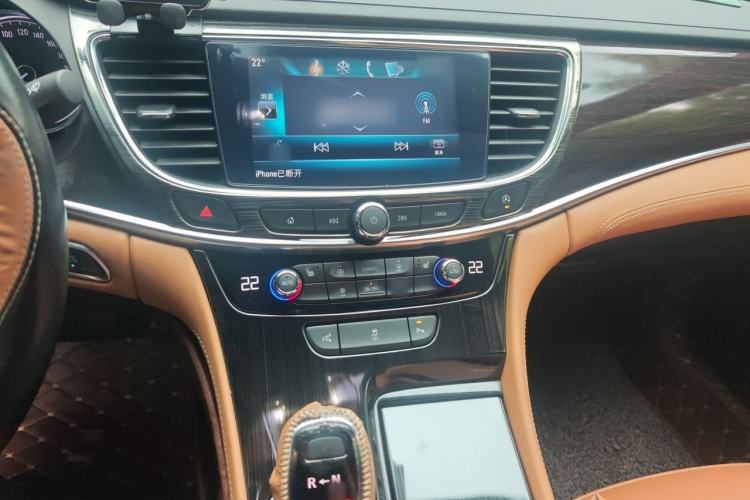 Used Buick LaCrosse 2018 28T Elite Edition Audio And AC Panel