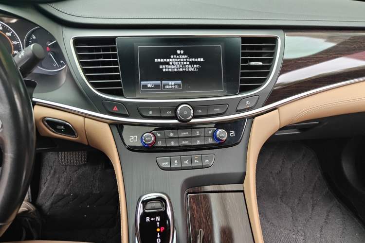 Used Buick LaCrosse 2018 28T Luxury Model Audio And AC Panel