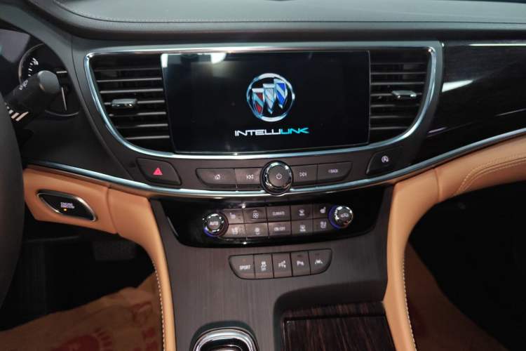 Used Buick LaCrosse 2018 20T Luxury Model Audio And AC Panel