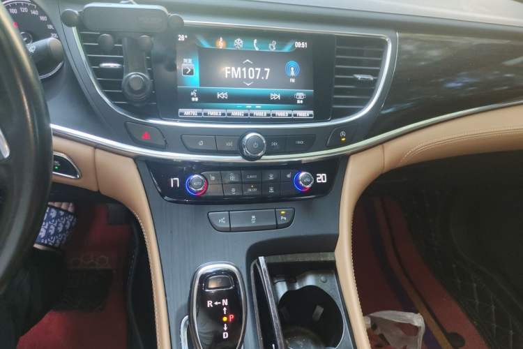 Used Buick LaCrosse 2018 28T Elite Edition Audio And AC Panel