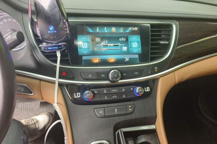 Used Buick LaCrosse 2018 28T Elite Edition Audio And AC Panel