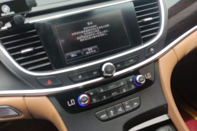 Used Buick LaCrosse 2018 20T Luxury Model Audio And AC Panel