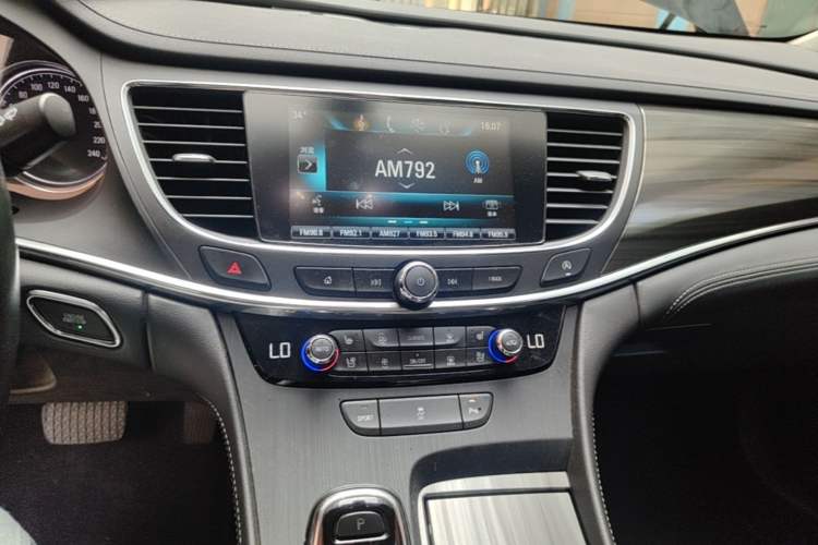 Used Buick LaCrosse 2018 20T Elite Edition Audio And AC Panel