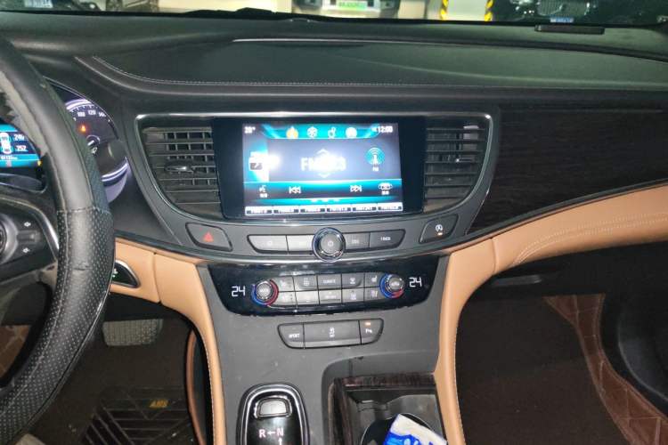 Used Buick LaCrosse 2018 20T Elite Edition Audio And AC Panel