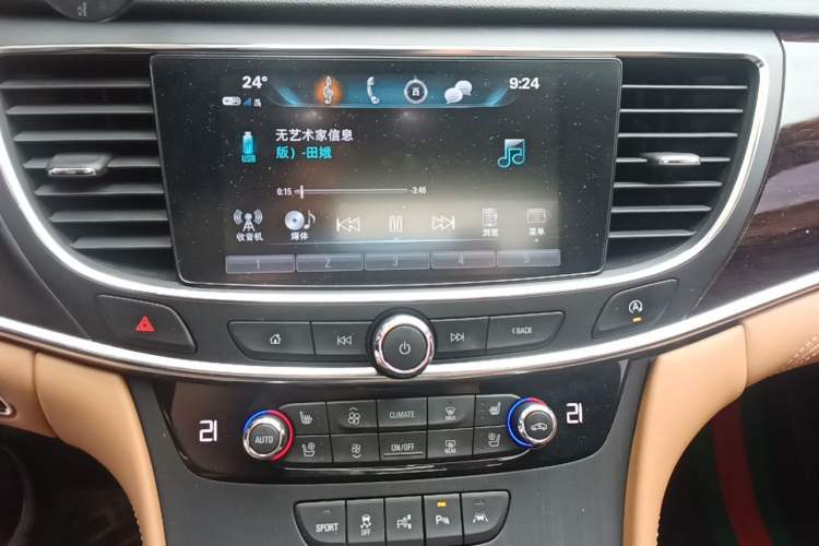 Used Buick LaCrosse 2018 28T Luxury Model Audio And AC Panel
