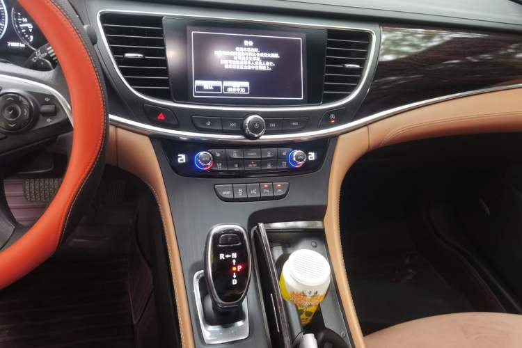 Used Buick LaCrosse 2018 28T Luxury Model Audio And AC Panel