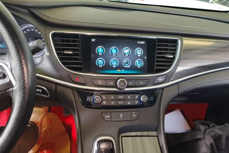 Used Buick LaCrosse 2018 20T Elite Edition Audio And AC Panel