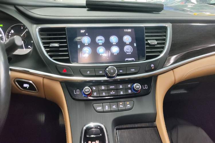 Used Buick LaCrosse 2018 20T Luxury Model Audio And AC Panel