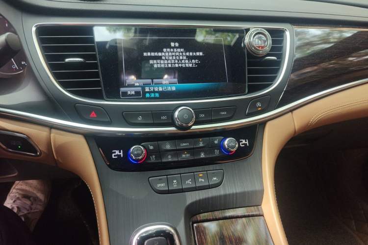 Used Buick LaCrosse 2018 20T Luxury Model Audio And AC Panel
