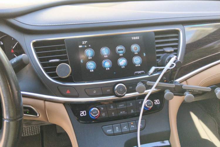 Used Buick LaCrosse 2018 28T Luxury Model Audio And AC Panel