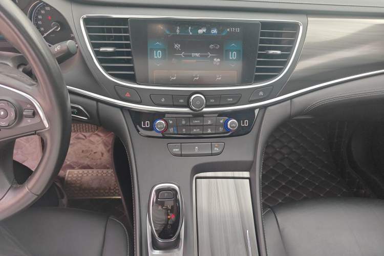 Used Buick LaCrosse 2018 20T Elite Edition Audio And AC Panel