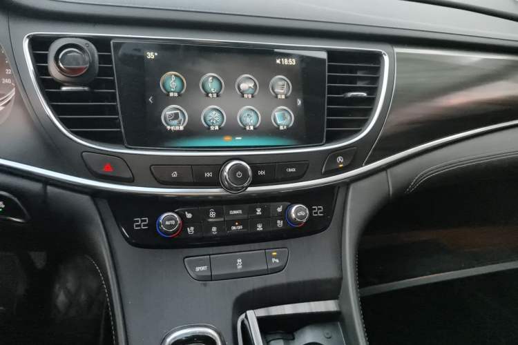 Used Buick LaCrosse 2018 20T Elite Edition Audio And AC Panel