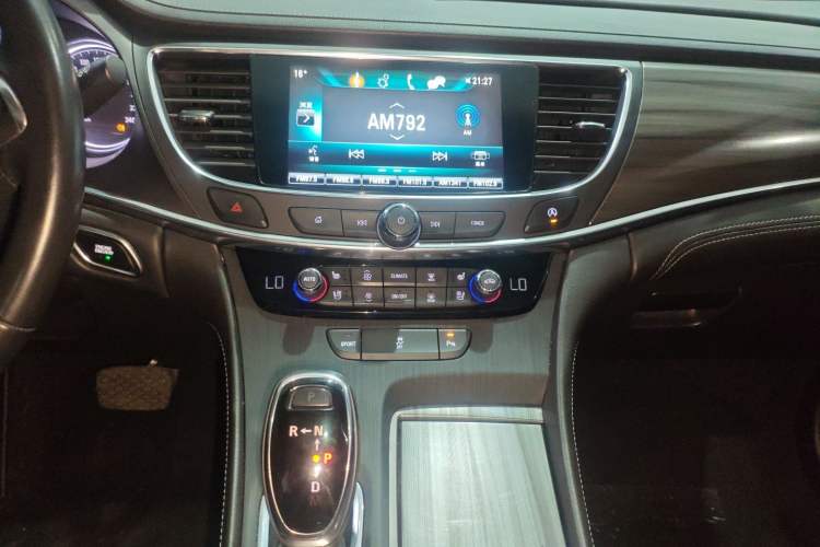 Used Buick LaCrosse 2018 20T Elite Edition Audio And AC Panel