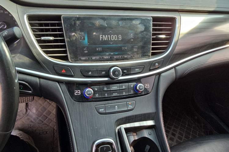 Used Buick LaCrosse 2018 20T Elite Edition Audio And AC Panel