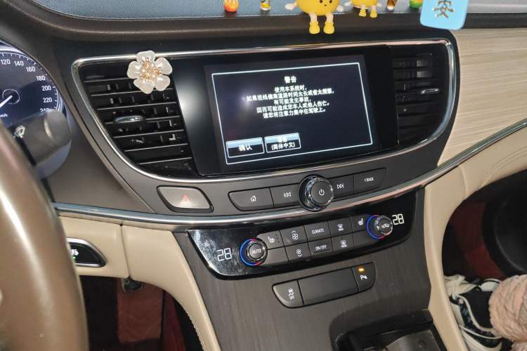 Used Buick LaCrosse 2018 30H Elite Edition Audio And AC Panel