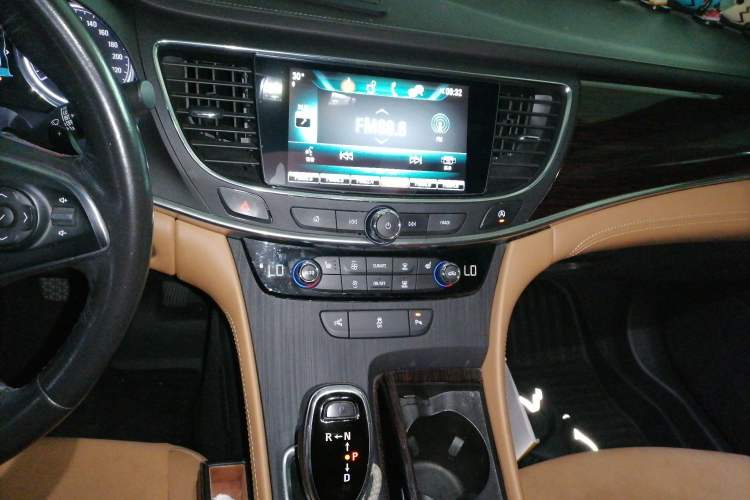 Used Buick LaCrosse 2018 28T Elite Edition Audio And AC Panel