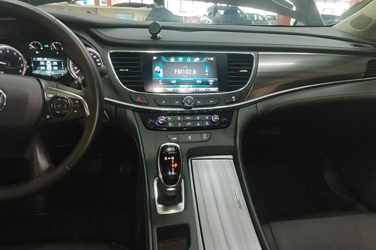 Used Buick LaCrosse 2018 20T Elite Edition Audio And AC Panel