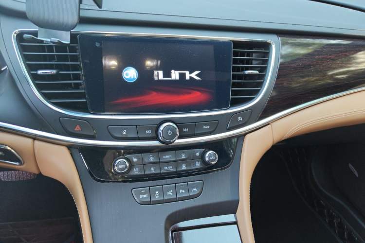 Used Buick LaCrosse 2018 20T Luxury Model Audio And AC Panel