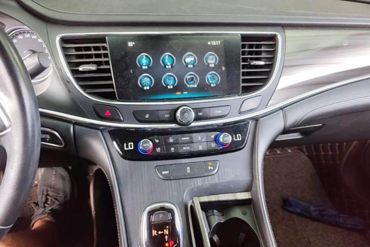 Used Buick LaCrosse 2018 20T Elite Edition Audio And AC Panel