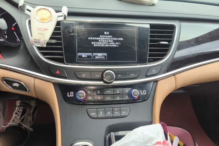Used Buick LaCrosse 2018 28T Luxury Model Audio And AC Panel