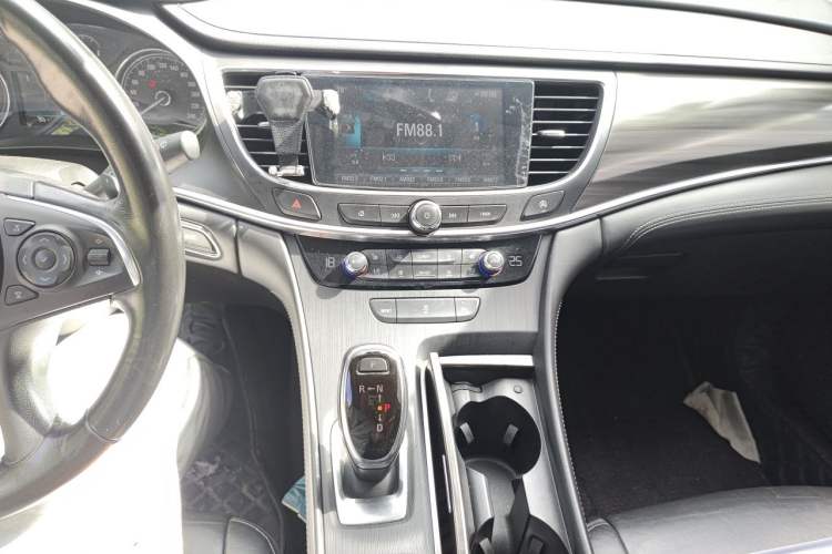 Used Buick LaCrosse 2018 20T Elite Edition Audio And AC Panel