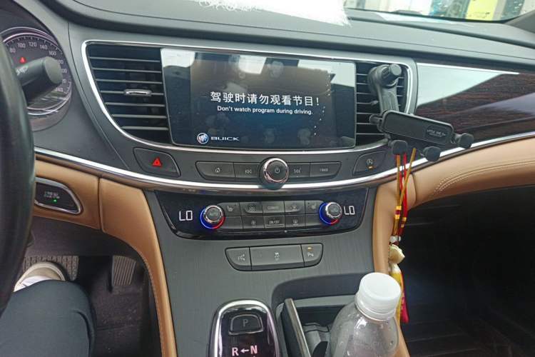 Used Buick LaCrosse 2018 28T Elite Edition Audio And AC Panel