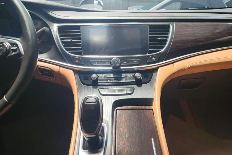 Used Buick LaCrosse 2018 28T Elite Edition Audio And AC Panel