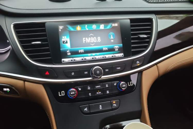 Used Buick LaCrosse 2018 28T Elite Edition Audio And AC Panel