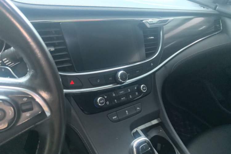 Used Buick LaCrosse 2018 20T Elite Edition Audio And AC Panel