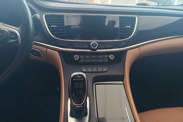 Used Buick LaCrosse 2018 20T Luxury Model Audio And AC Panel