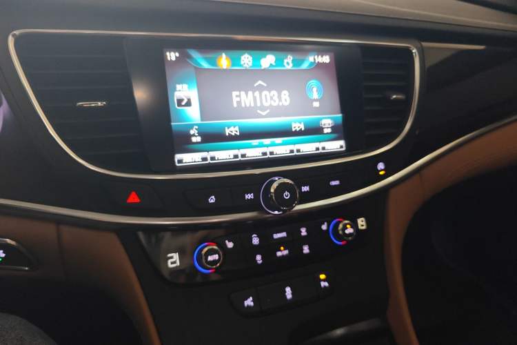 Used Buick LaCrosse 2018 28T Elite Edition Audio And AC Panel