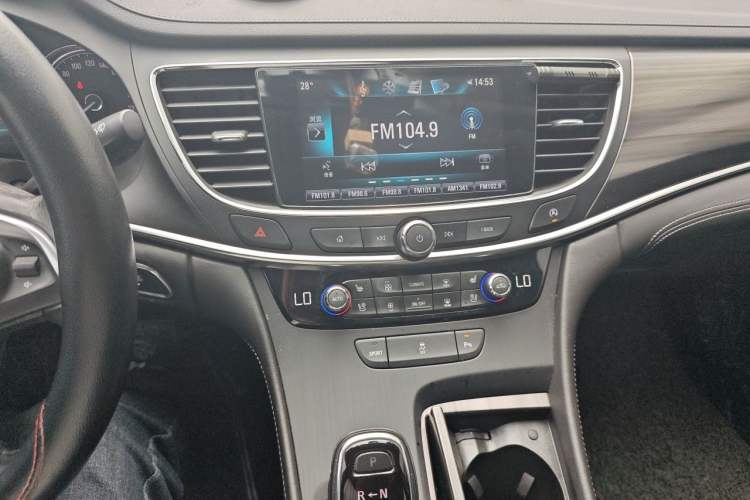 Used Buick LaCrosse 2018 20T Elite Edition Audio And AC Panel