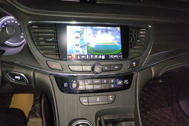 Used Buick LaCrosse 2018 20T Elite Edition Audio And AC Panel