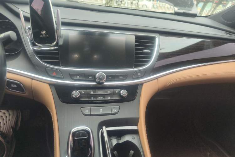 Used Buick LaCrosse 2018 28T Elite Edition Audio And AC Panel