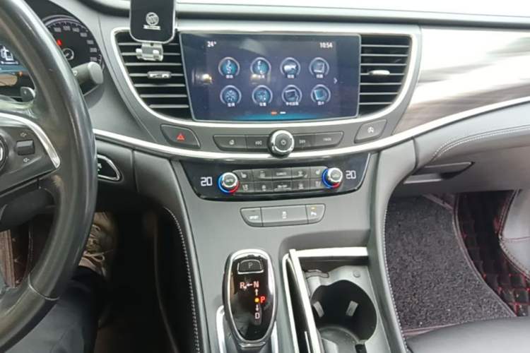 Used Buick LaCrosse 2018 20T Elite Edition Audio And AC Panel