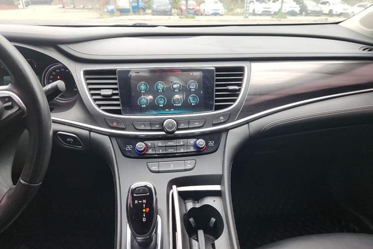 Used Buick LaCrosse 2018 20T Elite Edition Audio And AC Panel