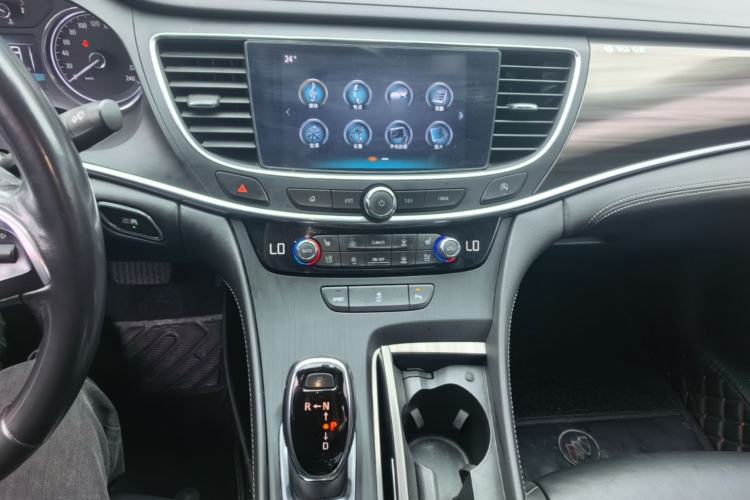 Used Buick LaCrosse 2018 20T Elite Edition Audio And AC Panel