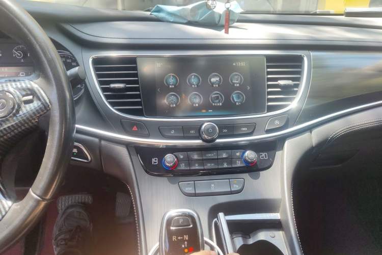 Used Buick LaCrosse 2018 20T Elite Edition Audio And AC Panel