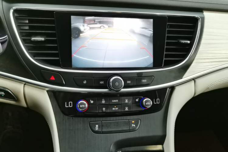 Used Buick LaCrosse 2018 30H Elite Edition Audio And AC Panel