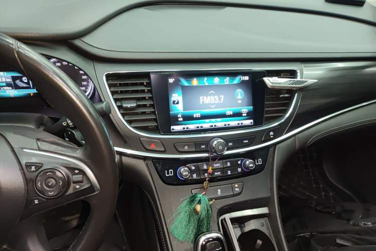 Used Buick LaCrosse 2018 20T Elite Edition Audio And AC Panel